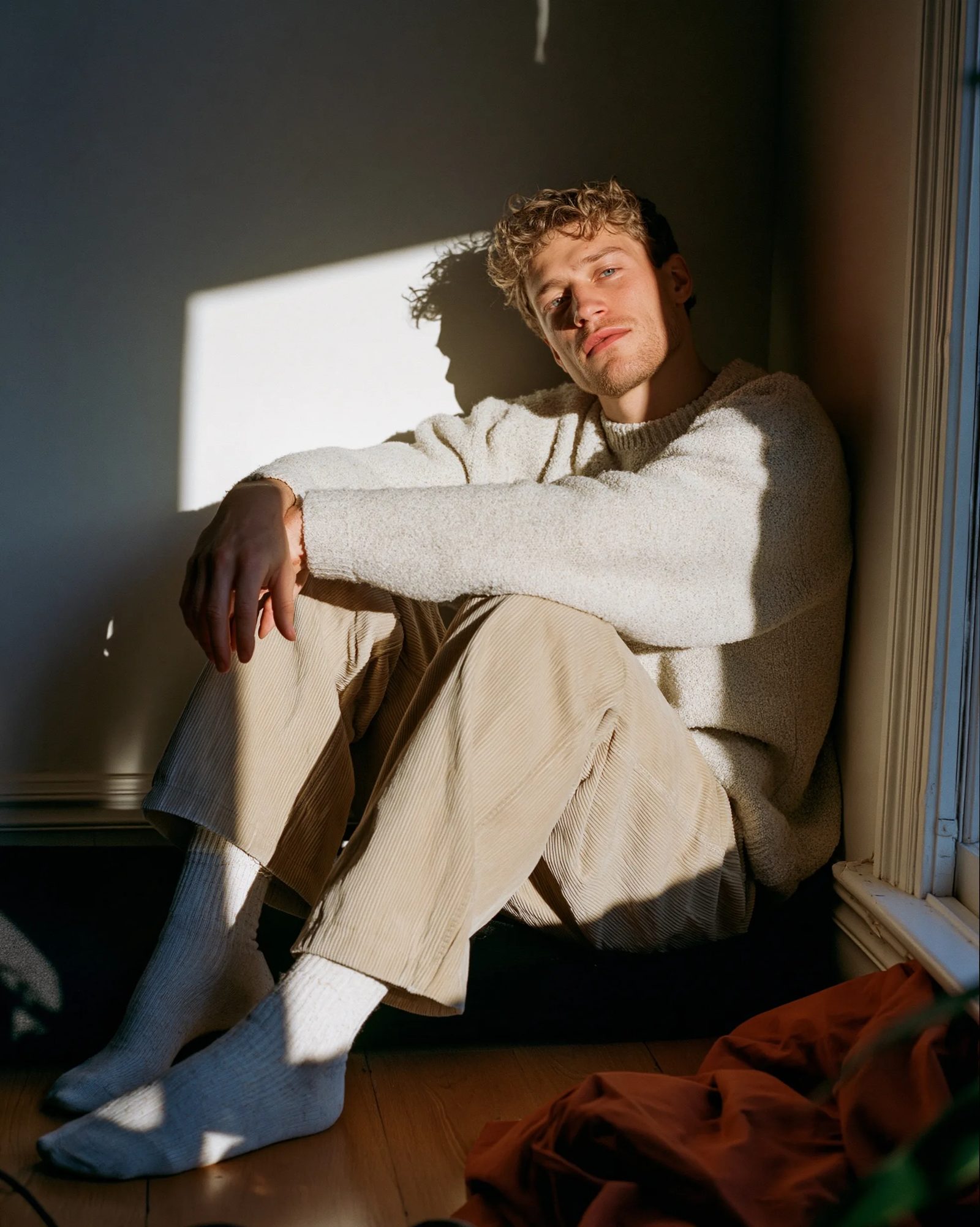 Closed composition — image 2