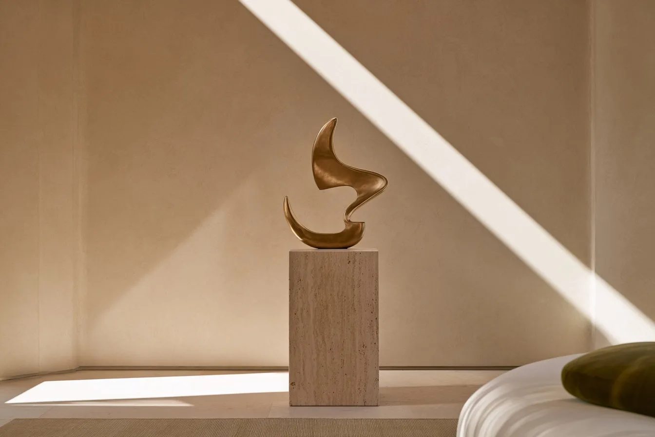 luxury boutique interior — image 4