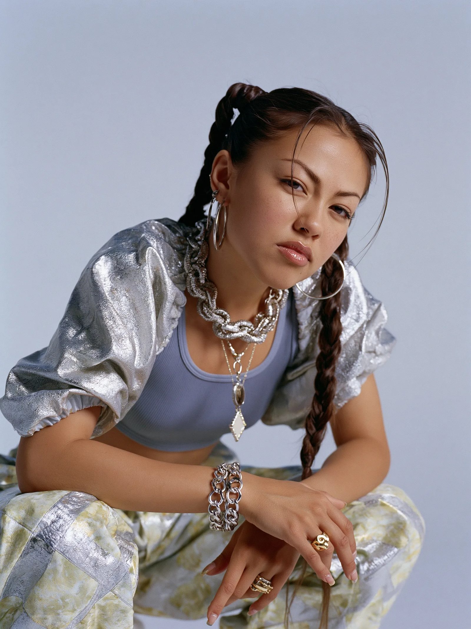 y2k --ar 3:4 --raw --profile 9gfqdl1 --hd